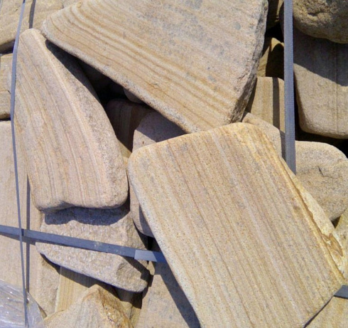 Kamenclub.ru: Песчаник пластушка галтованный желтый с рисунком (3 см)  купить в Королеве плитняк - пластушка желтый песчаник 21000 руб/м3   фото КАМЕНЬ КЛУБ