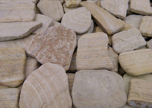 Kamenclub.ru: Песчаник пластушка галтованный желтый с рисунком (3 см)  купить в Королеве плитняк - пластушка желтый песчаник 21000 руб/м3   фото КАМЕНЬ КЛУБ