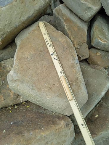 Kamenclub.ru: Песчаник для мощения дорожек, площадок, парковок ( фр 5-10 см)  купить в Королеве песчаник  серый желтый коричневый рыжий песчаник оголтованный окатанный 6500 руб/т   фото КАМЕНЬ КЛУБ