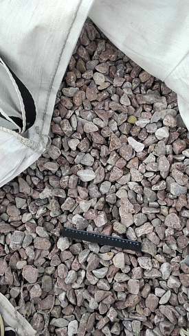 Kamenclub.ru: Мраморная крошка (щебень галтованный розовый) фр.20-40 мм.  купить в Королеве мрамор розовый, красный оголтованный округлый щебень  15000 руб/т   фото КАМЕНЬ КЛУБ