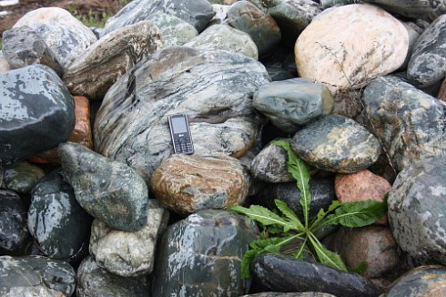 Kamenclub.ru: Ландшафтные валунчики фр.100-500 мм.  купить в Королеве крупный природный камень серый, темно-серый, светло-серый речной валун крупный 4800 руб/т   фото КАМЕНЬ КЛУБ