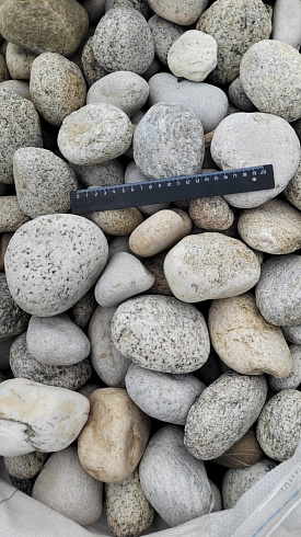 Kamenclub.ru: Галька речная окат (серо-белая) фр. 70-120 мм купить  в Королеве галька галечник бело-серая, серо-белая, серая, белая речная природная галька  8000 руб/т   фото КАМЕНЬ КЛУБ