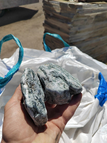 фото Галтованный жадеит (фр. 70-100 мм)  купить в Королеве в интернет-портале КАМЕНЬ КЛУБ