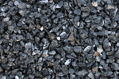 Kamenclub.ru: Щебень крошка черный (мрамор) фр. 3-5 мм.  купить в Королеве мрамор черный белый с прожилками щебень мраморный декоративный колотый 18000 руб/т   фото КАМЕНЬ КЛУБ