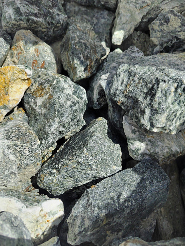 фото Галтованный жадеит (фр. 70-100 мм)  купить в Королеве в интернет-портале КАМЕНЬ КЛУБ