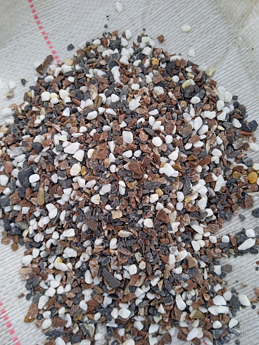 Kamenclub.ru: Мраморная крошка (щебень крошка микс: белый-зеленый-розовый) фр. 5-10 мм  купить в Королеве мрамор белый, зеленый, розовый, разноцветный, молочный декоративная ландшафтная мраморная крошка 9500 руб/т   фото КАМЕНЬ КЛУБ