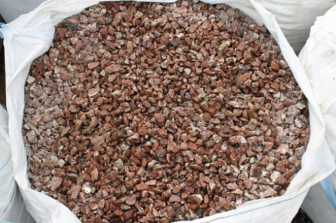 Kamenclub.ru: Мраморная крошка (щебень крошка розовый) фр. 20-40 мм.  купить в Королеве мрамор розовый, красный мраморная крошка декоративная 11000 руб/т   фото КАМЕНЬ КЛУБ