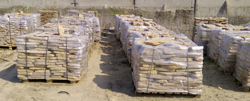 Kamenclub.ru: Песчаник пластушка галтованный желтый с рисунком (3 см)  купить в Королеве плитняк - пластушка желтый песчаник 21000 руб/м3   фото КАМЕНЬ КЛУБ