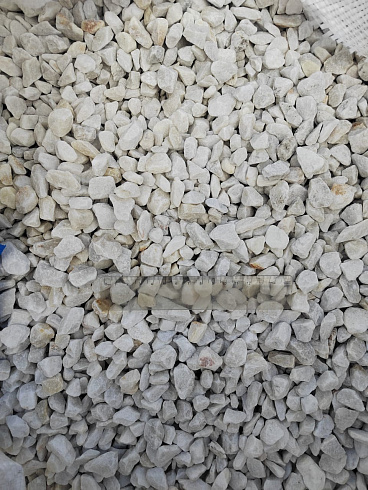 Kamenclub.ru: Мраморная крошка, щебень, цвет-белый, фр. 10-20 мм.  купить в Королеве мрамор белый, молочный айвори каменная ландшафтная декоративная крошка шебня 12000 руб/т   фото КАМЕНЬ КЛУБ