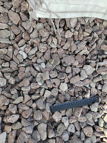 Kamenclub.ru: Мраморная крошка (щебень галтованный розовый) фр.20-40 мм.  купить в Королеве мрамор розовый, красный оголтованный округлый щебень  15000 руб/т   фото КАМЕНЬ КЛУБ