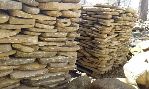 Kamenclub.ru: Песчаник колотый для облицовки (фр. 2-3 см)  купить в Королеве песчаник бежевый серый рыжий песчаник строительный 5000 руб/т   фото КАМЕНЬ КЛУБ