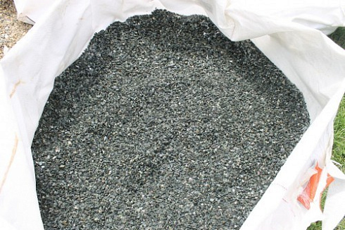 Kamenclub.ru: Щебень крошка зеленый (змеевик) фр. 5-10 мм  купить в Королеве змеевик зеленый, салатовый ландшафтный декоративный щебень крошка 7 200 руб/т   фото КАМЕНЬ КЛУБ