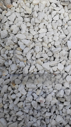 Kamenclub.ru: Мраморная крошка, щебень, цвет-белый, фр. 5-10 мм.  купить в Королеве мрамор белый, айвори, молочный мраморная каменная крошка ландшафтная 12000 руб/т   фото КАМЕНЬ КЛУБ