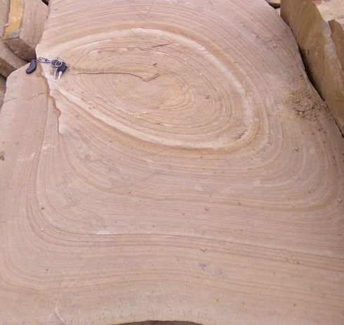 Kamenclub.ru: Форматный камень (плаха) пошаговая дорожка от 70-150 см (4 -12 см)  купить в Королеве плитняк  форматный плаха желтый песчаник 9 000 руб/т   фото КАМЕНЬ КЛУБ