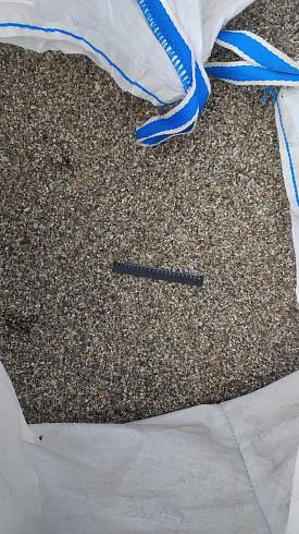 Kamenclub.ru: Галька речная окат (серая) фр.3-5 мм купить  в Королеве галька речная серая бежевый темно-серый окатанный речной камень округлый 9500 руб/т   фото КАМЕНЬ КЛУБ