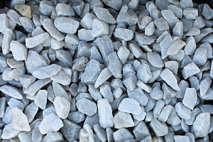 Kamenclub.ru: Мраморная крошка, щебень, цвет-белый,  фр. 20-40 мм.  купить в Королеве мрамор белый молочный слоновая кость айвори  мраморная крошка ландшафтная 12000 руб/т   фото КАМЕНЬ КЛУБ