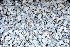 Kamenclub.ru: Мраморная крошка, щебень, цвет-белый, фр. 3-5 мм.  купить в Королеве мрамор белый молочный бежевый мрамор колотый 11500 руб/т   фото КАМЕНЬ КЛУБ