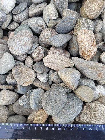 Kamenclub.ru: Галька речная окат (пестрая) фр. 20-40 мм. купить  в Королеве галька речная пестрая, серая, серые оттенки галька речная окатанная округлая 5000 руб/т   фото КАМЕНЬ КЛУБ