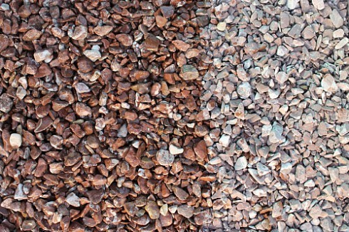 Kamenclub.ru: Мраморная крошка (щебень галтованный розовый) фр.10-20 мм.  купить в Королеве мрамор розовый, красный ландшафтный декоративный окатанный округлый щебень 15000 руб/т   фото КАМЕНЬ КЛУБ