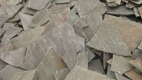 Kamenclub.ru: Песчаник пластушка серо-зеленый (4,0 см- 5,0 см)  купить в Королеве песчаник серо-зеленый, серый, зеленый песчаник рваный ландшафтный колотый 9000 руб/м3   фото КАМЕНЬ КЛУБ