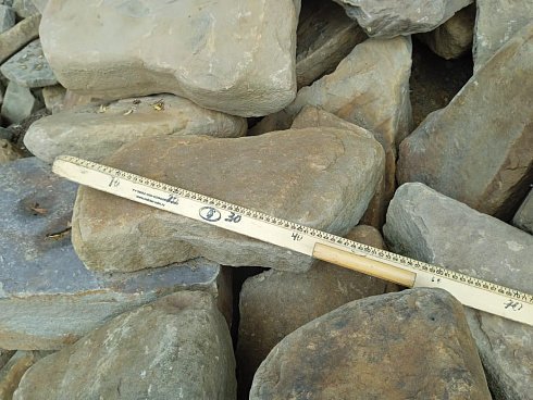 Kamenclub.ru: Песчаник для мощения дорожек, площадок, парковок ( фр 5-10 см)  купить в Королеве песчаник  серый желтый коричневый рыжий песчаник оголтованный окатанный 6500 руб/т   фото КАМЕНЬ КЛУБ