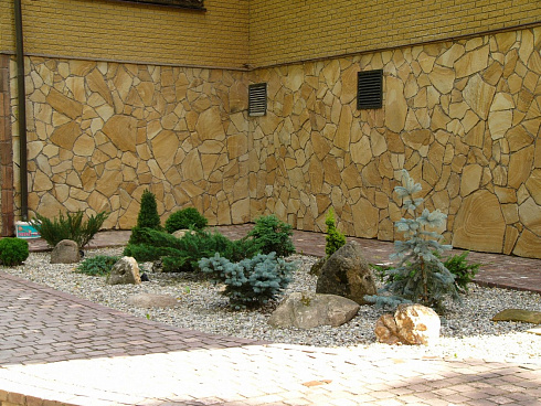 Kamenclub.ru: Песчаник пластушка желтый с разводом под дерево (2 см)  купить в Королеве плитняк желтый с разводами, желтый, рыжий, серый песчаник пластушка рваная ландшафтная 11 000 руб/м3   фото КАМЕНЬ КЛУБ