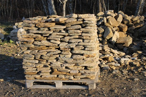 Kamenclub.ru: Песчаник колотый для облицовки (фр. 2-3 см)  купить в Королеве песчаник бежевый серый рыжий песчаник строительный 5000 руб/т   фото КАМЕНЬ КЛУБ