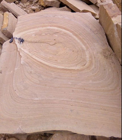 Kamenclub.ru: Форматный камень (плаха) пошаговая дорожка от 70-150 см (4 -12 см)  купить в Королеве плитняк  форматный плаха желтый песчаник 9 000 руб/т   фото КАМЕНЬ КЛУБ