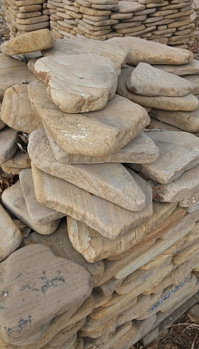 Kamenclub.ru: Песчаник пластушка галтованный желтый с рисунком (3 см)  купить в Королеве плитняк - пластушка желтый песчаник 21000 руб/м3   фото КАМЕНЬ КЛУБ