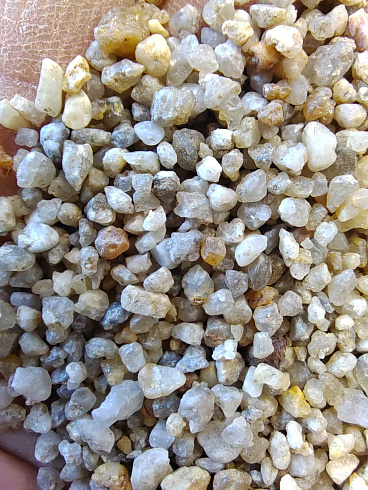 Кварцевый песок для площадок фр. 2-5 мм.  купить в Королеве фото Камень Клуб