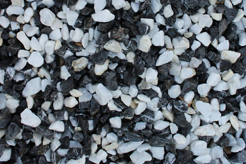 Kamenclub.ru: Мраморная крошка (щебень крошка микс : белый-черный-розовый) фр. 3-5 мм.  купить в Королеве мрамор белый, черный, розовый, разноцветный мраморная каменная крошка декорвтивная 12000 руб/т   фото КАМЕНЬ КЛУБ