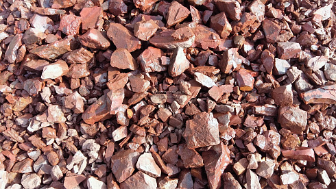 Kamenclub.ru: Щебень крошка красный (ЯШМА) фр. 20-40 мм.  купить в Королеве яшма красный, бордовый декоративный ландшафтный щебень 9000 руб/т   фото КАМЕНЬ КЛУБ