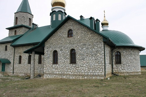 Kamenclub.ru: Галька речная плоская (бело-серая) фр. 100-200-300 мм. купить  в Королеве галька речная плоская серый, белый, бело-серый, серо-белый речная галька плоская  9000 руб/т   фото КАМЕНЬ КЛУБ