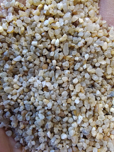 Кварцевый песок сухой фракцинированный фр. 1,6-4 мм.  купить в Королеве фото Камень Клуб