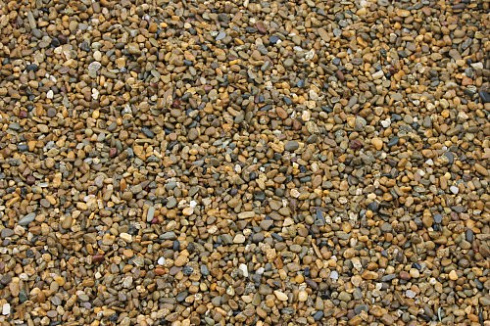 Kamenclub.ru: Галька окат (серо-желтая) фр.5-10 мм. купить  в Королеве галька речная рыжий, желтый, рыжий, серо-желтый речная окатанная галька декоративная 5000 руб/т   фото КАМЕНЬ КЛУБ