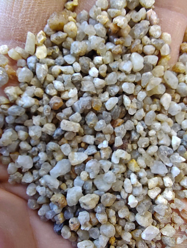 Кварцевый песок для площадок фр. 2-5 мм.  купить в Королеве фото Камень Клуб