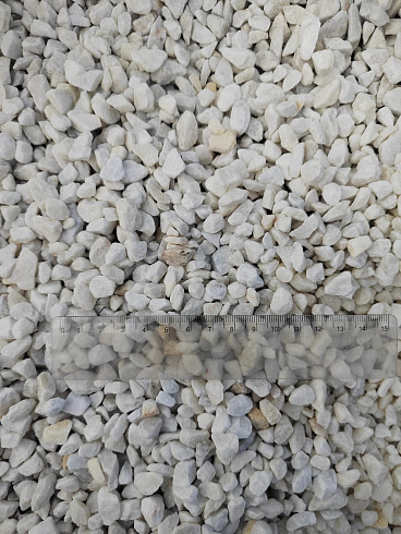 Kamenclub.ru: Мраморная крошка, щебень, цвет-белый, фр. 5-10 мм.  купить в Королеве мрамор белый, айвори, молочный мраморная каменная крошка ландшафтная 12000 руб/т   фото КАМЕНЬ КЛУБ
