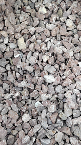 Kamenclub.ru: Мраморная крошка (щебень галтованный розовый) фр.20-40 мм.  купить в Королеве мрамор розовый, красный оголтованный округлый щебень  15000 руб/т   фото КАМЕНЬ КЛУБ