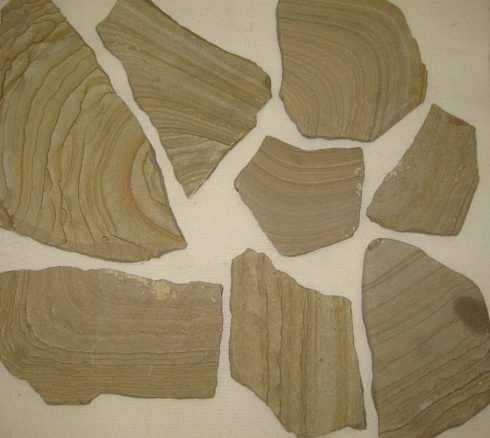 Kamenclub.ru: Песчаник пластушка желтый с разводом под дерево (2 см)  купить в Королеве плитняк желтый с разводами, желтый, рыжий, серый песчаник пластушка рваная ландшафтная 11 000 руб/м3   фото КАМЕНЬ КЛУБ