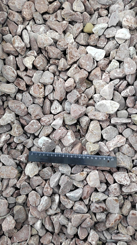 Kamenclub.ru: Мраморная крошка (щебень галтованный розовый) фр.20-40 мм.  купить в Королеве мрамор розовый, красный оголтованный округлый щебень  15000 руб/т   фото КАМЕНЬ КЛУБ