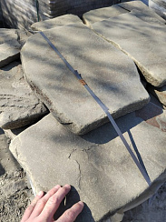 Kamenclub.ru: Песчаник пластушка светло-серый (4,0 - 6,0 см)  купить в Королеве плитняк - пластушка светло-серый песчаник 12600 руб/м3   фото КАМЕНЬ КЛУБ