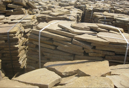 Kamenclub.ru: Песчаник пластушка желтый с рисунком (3 см)  купить в Королеве песчаник желтый с рисунком, рыжий, желтый песчаник пластушка ландшафтная рваная 8 500 руб/м3   фото КАМЕНЬ КЛУБ