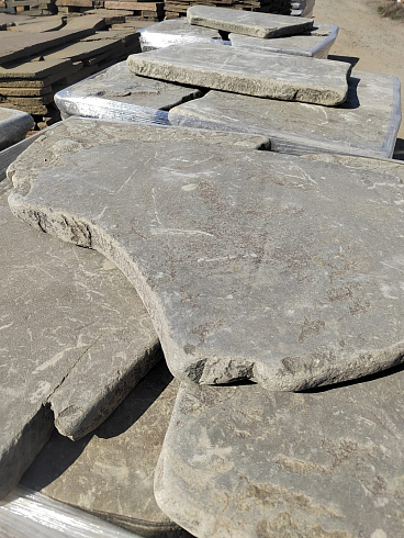 Kamenclub.ru: Песчаник галтованный для облицовки (фр. 2-5 см)  купить в Королеве песчник рыжий желтый серый песчаник окатанный речной 6 000 руб/т   фото КАМЕНЬ КЛУБ