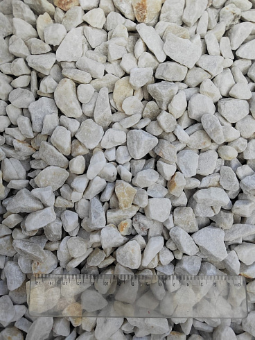 Kamenclub.ru: Мраморная крошка, щебень, цвет-белый, фр. 10-20 мм.  купить в Королеве мрамор белый, молочный айвори каменная ландшафтная декоративная крошка шебня 12000 руб/т   фото КАМЕНЬ КЛУБ
