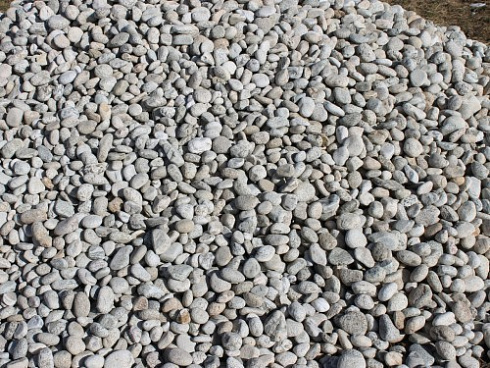 Kamenclub.ru: Галька речная окат (серо-белая) фр. 70-120 мм купить  в Королеве галька галечник бело-серая, серо-белая, серая, белая речная природная галька  8000 руб/т   фото КАМЕНЬ КЛУБ