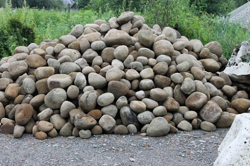 Kamenclub.ru: Песчаник ядра, фр. 100-300 мм  купить в Королеве песчаник бежевый серый рыжий речная галька 5 000 руб/т   фото КАМЕНЬ КЛУБ