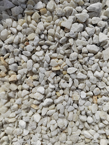 Kamenclub.ru: Мраморная крошка, щебень, цвет-белый, фр. 5-10 мм.  купить в Королеве мрамор белый, айвори, молочный мраморная каменная крошка ландшафтная 12000 руб/т   фото КАМЕНЬ КЛУБ