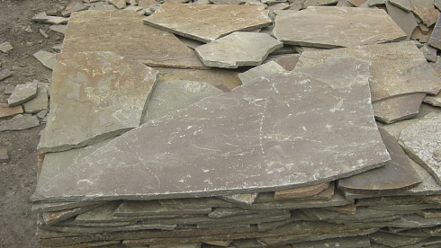 Kamenclub.ru: Песчаник пластушка серо-зеленый (4,0 см- 5,0 см)  купить в Королеве песчаник серо-зеленый, серый, зеленый песчаник рваный ландшафтный колотый 9000 руб/м3   фото КАМЕНЬ КЛУБ