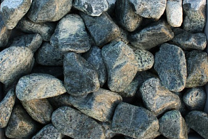 Kamenclub.ru: Щебень галтованный зеленый (змеевик) фр. 50-100 мм.  купить в Королеве галтовка мраморная зеленый, салатовый мрамор 12 500 руб/т   фото КАМЕНЬ КЛУБ