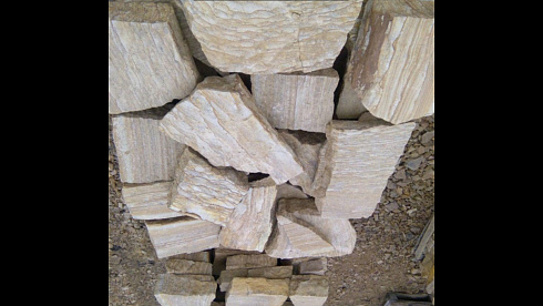 Kamenclub.ru: Песчаник пластушка желтый с рисунком (4-6 см)  купить в Королеве плитняк пластушка желтый с рисунком песчаник 9 000 руб/м3   фото КАМЕНЬ КЛУБ